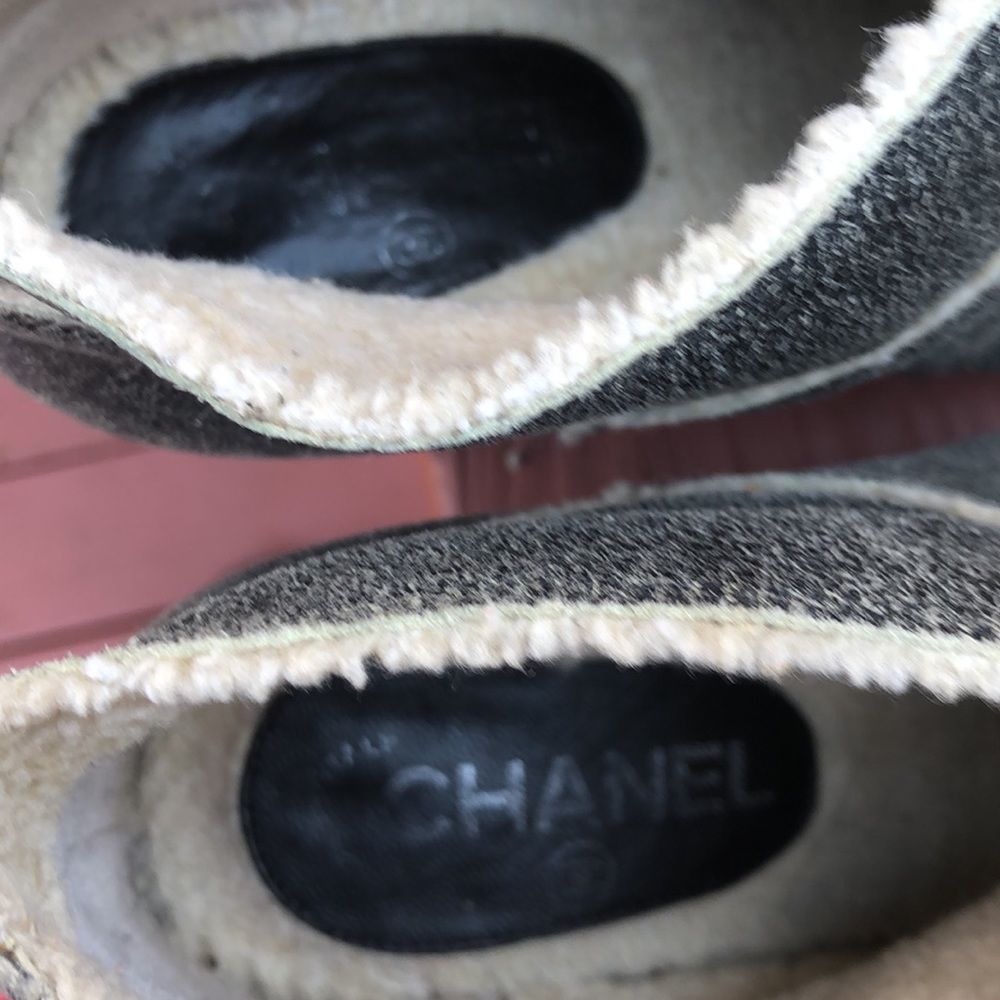 CHANEL grey leather ankle boots size 70, heels 1.5” - Picture 8 of 8